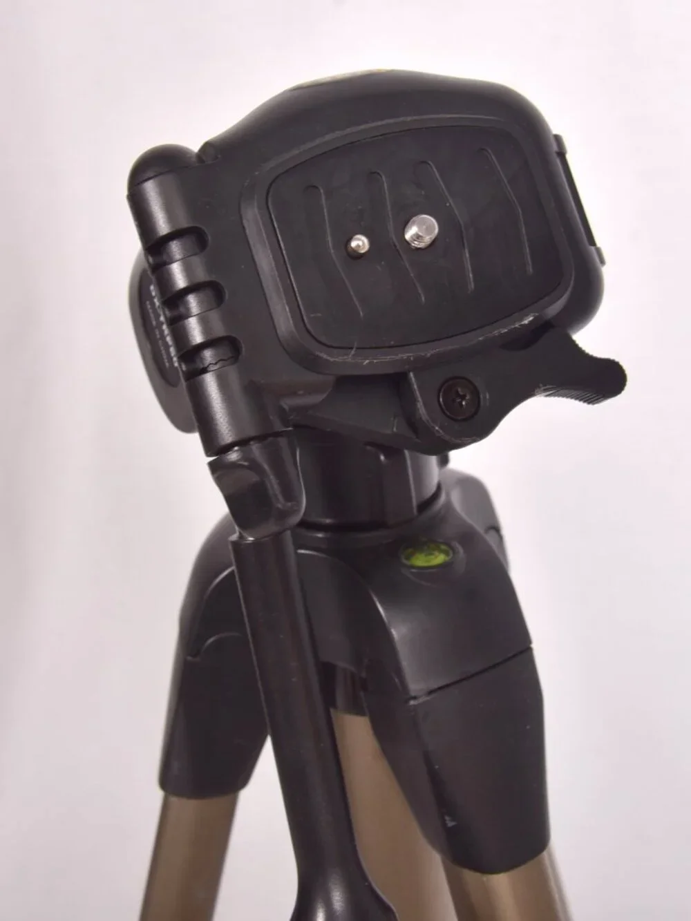 Dynex DX-TRP60 Camera Tripod with Pan Tilt Head Adjustable Aluminum Legs